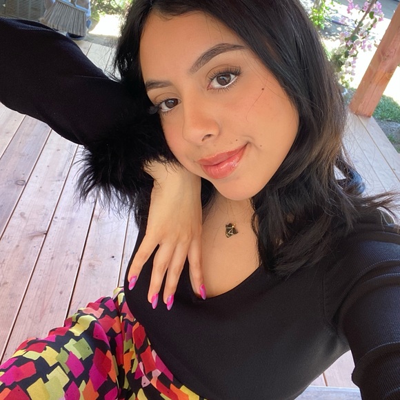 Meet your Posher, Alexandra - Picture 3 of 5